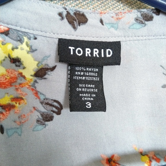 Torrid Floral Blouse Size 3 - Picture 7 of 8